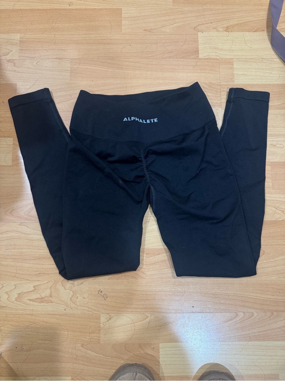 Alphalete Black scrunch butt leggings